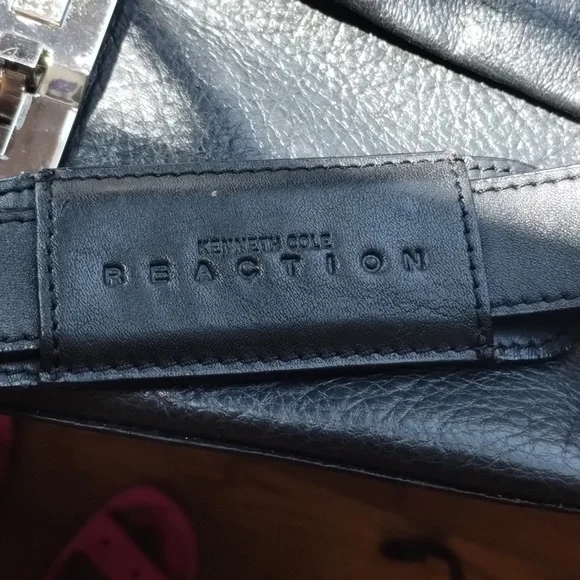Kenneth Cole Reaction Laptop Messenger Bag - Picture 11 of 16